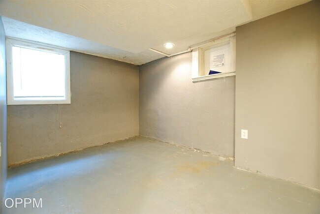 Building Photo - 3 br, 2 bath House - 6703 Lake St