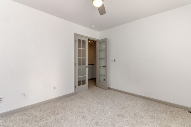 Building Photo - Beautiful upgraded 4 bedroom DuPont home with AC and sprinkler system