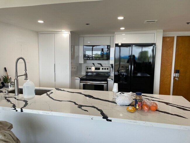 Building Photo - 7601 E Treasure Dr