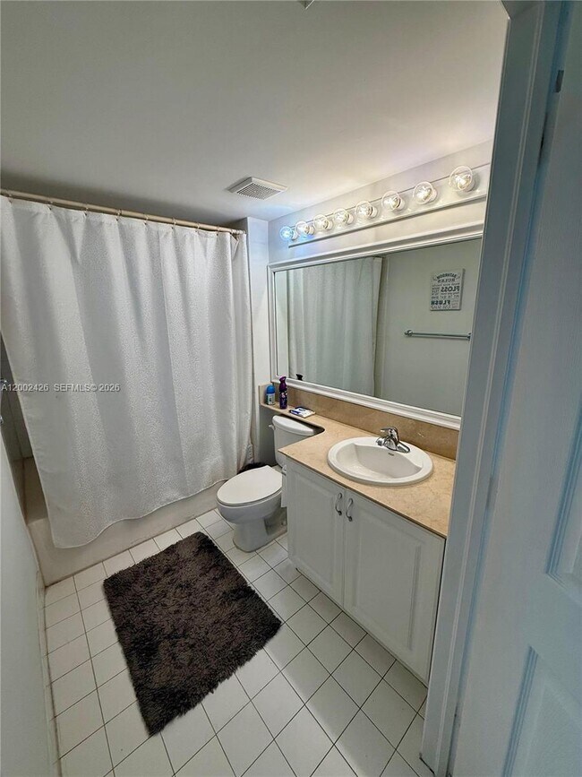 Building Photo - 1155 Brickell Bay Dr