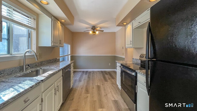 Building Photo - 8 Derby Ct