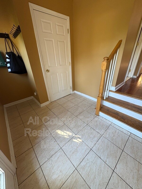 Building Photo - 74 Oxford Ct