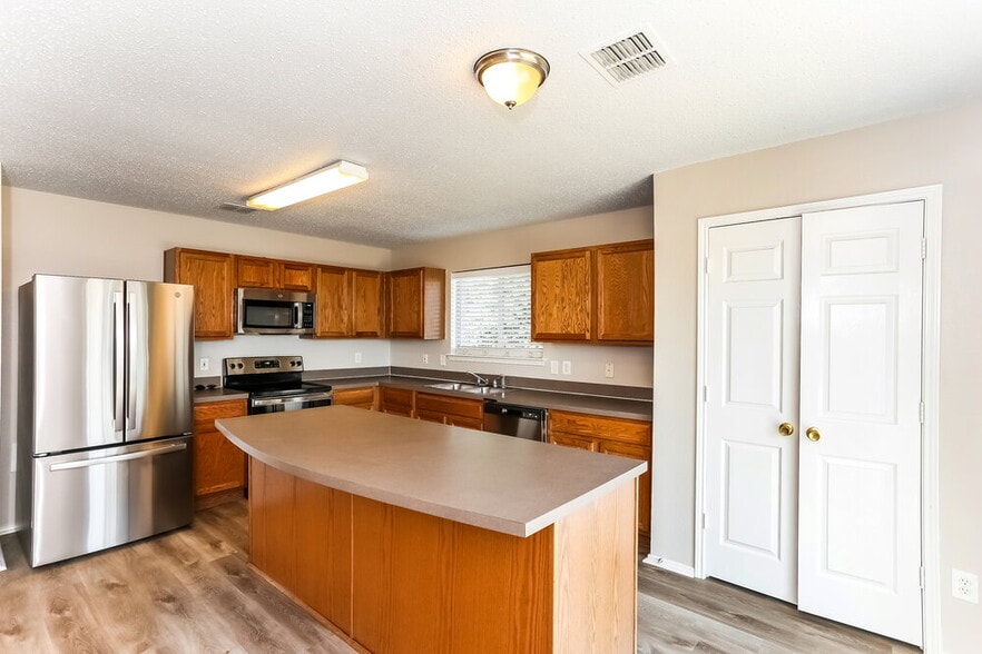 Building Photo - 176 Palm Dr