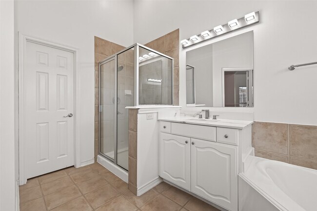 Building Photo - 1015 Longdraw Dr