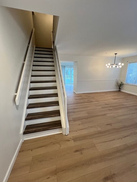 Building Photo - 666 Mariner Dr