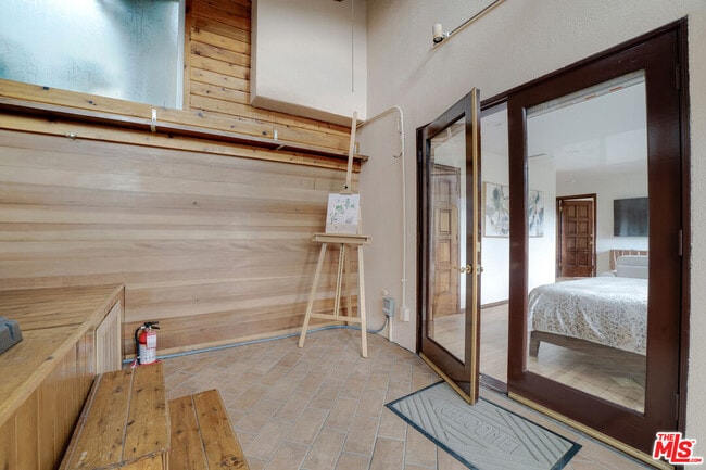 Building Photo - 10160 Cielo Dr