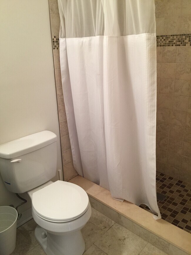 Building Photo - 526 N 36th St