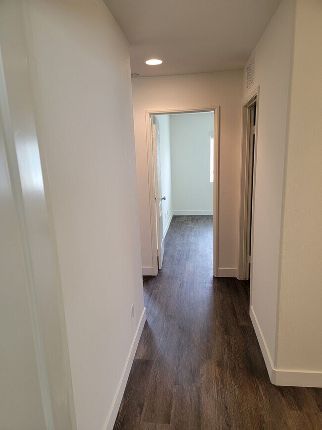 Building Photo - Georgous 4-bedroom, 3-bath detached condo ...