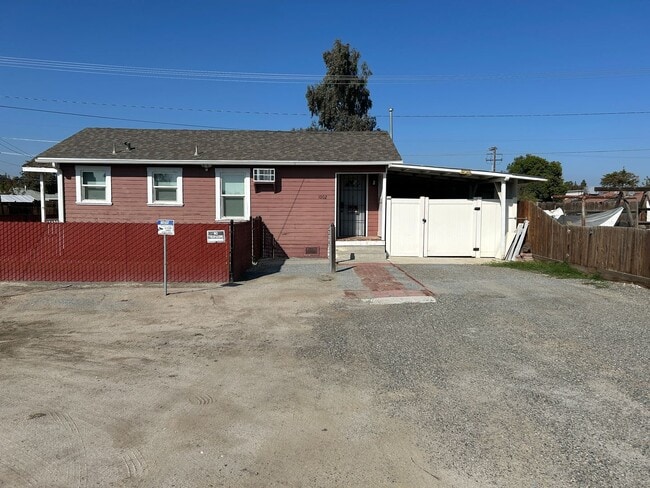 Building Photo - Why rent an apartment when you could have ...