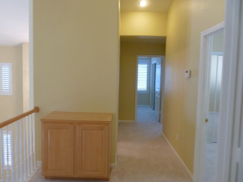 Building Photo - 208 Chaco Canyon Dr
