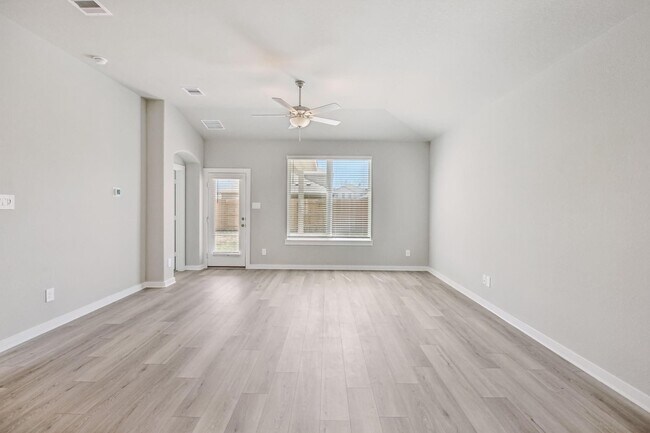 Building Photo - 6607 Castella Dr