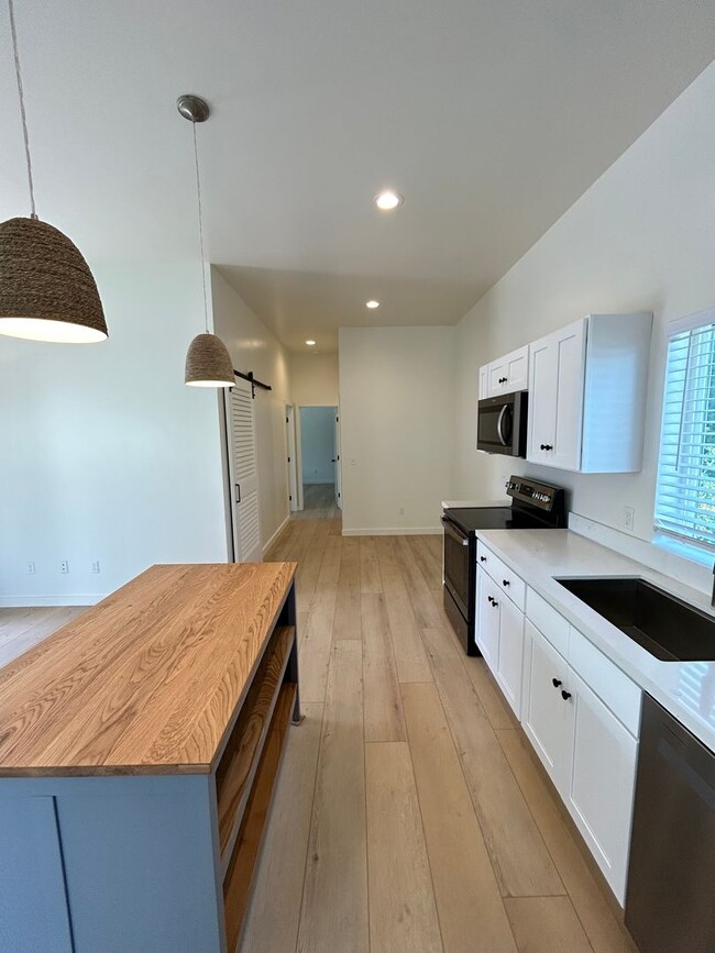 Building Photo - Newly Constructed 2 Bedroom / 2 Bath - Clo...