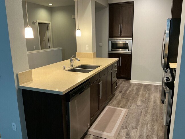 Building Photo - 3 Bedroom 3 Bath Townhouse Style Condo at Depot Walk in Orange