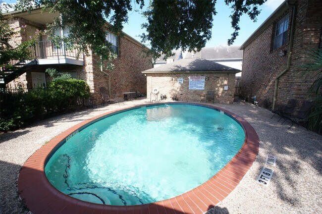 Building Photo - 6401 Skyline Dr
