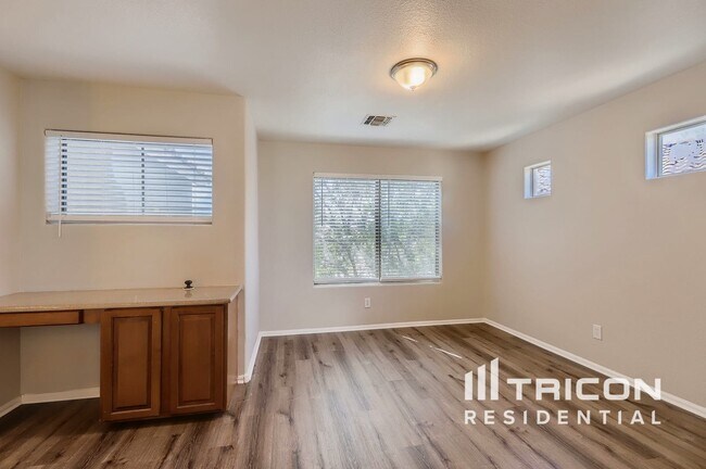 Building Photo - 7713 S 47th Ln