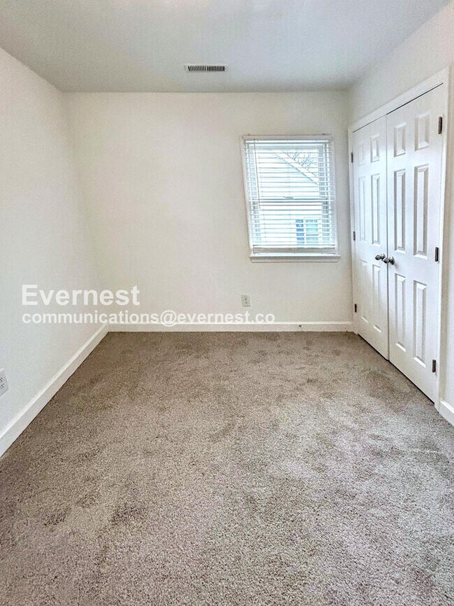 Building Photo - 3501 Shaker Dr