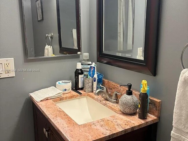 Building Photo - 9715 Fontainebleau Blvd