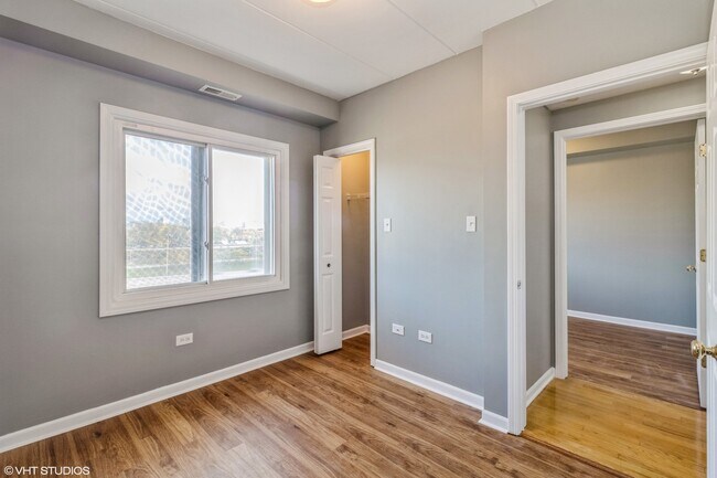 Building Photo - 2932 S Wentworth Ave
