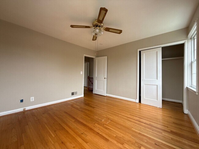 Building Photo - Three Bedroom 1 Bath house in Baltimore