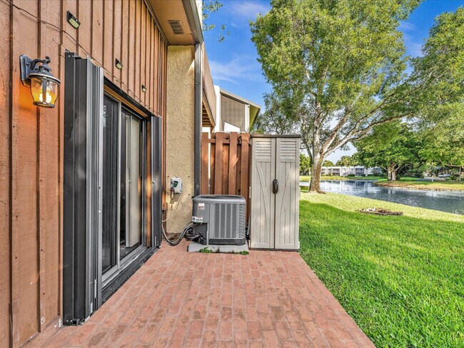 Building Photo - 4182 S Pine Island Rd