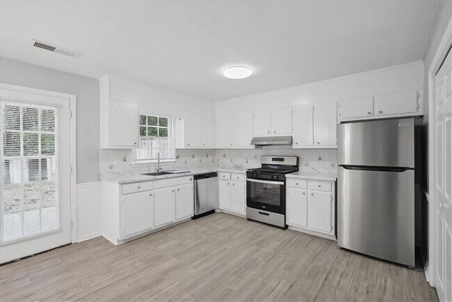 Building Photo - 291 Westland Way SW