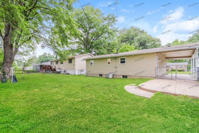 Building Photo - 1825 Violet Dr