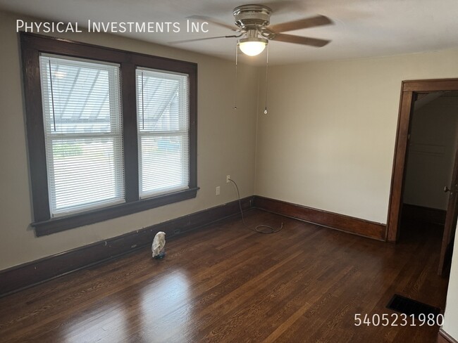 Building Photo - 1729 Moorman Ave NW