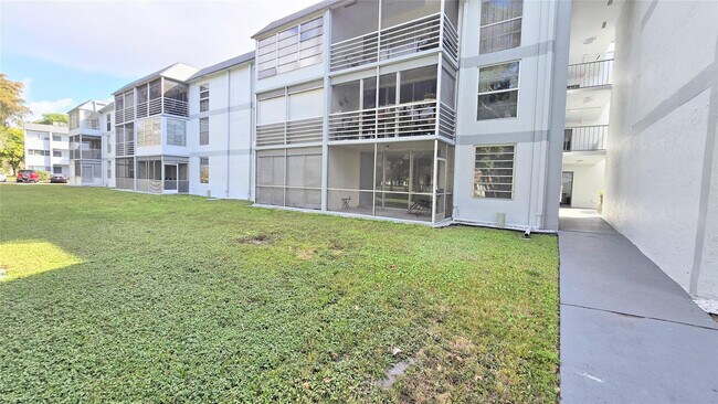 Building Photo - 8421 Lagos De Campo Blvd