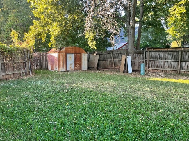 Building Photo - Gorgeous 3 Bedroom Greenacres Home