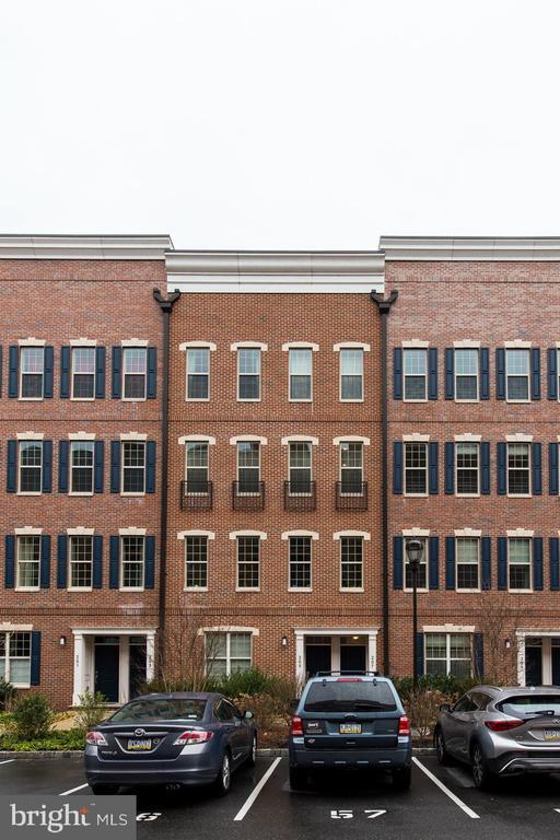 Building Photo - 207 Brinley Ct