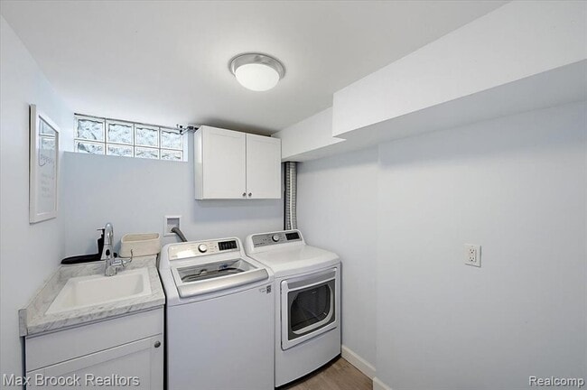 Building Photo - 303 Midland Blvd