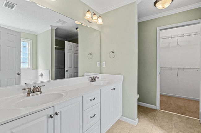 Building Photo - 228 Full Cir Dr