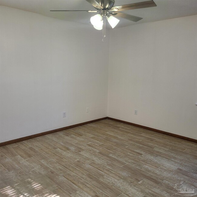 Building Photo - 3014 Ranchette Square