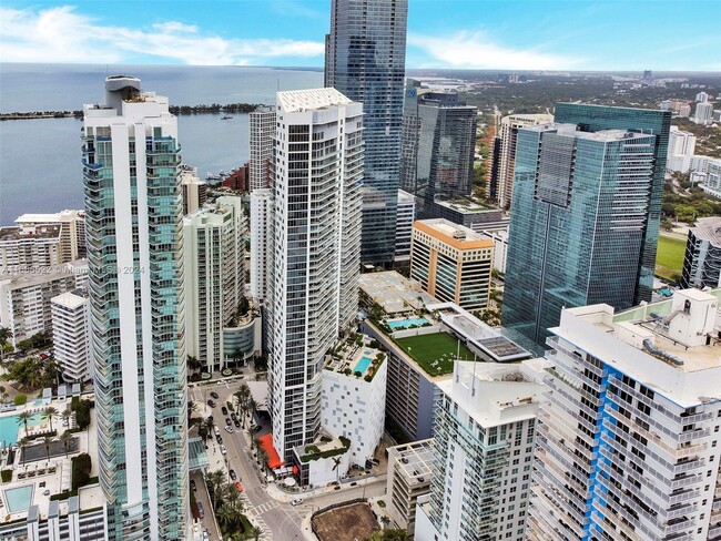 Building Photo - 1300 Brickell Bay Dr