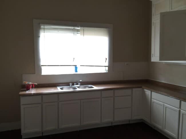 Building Photo - Prime Location, Endless Potential 3BR/1BA Haven