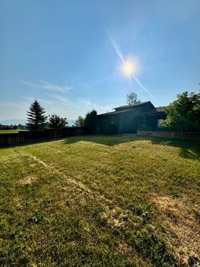 Building Photo - 3-Bedroom, 2-Bathroom Single-Level Home in Bozeman, MT