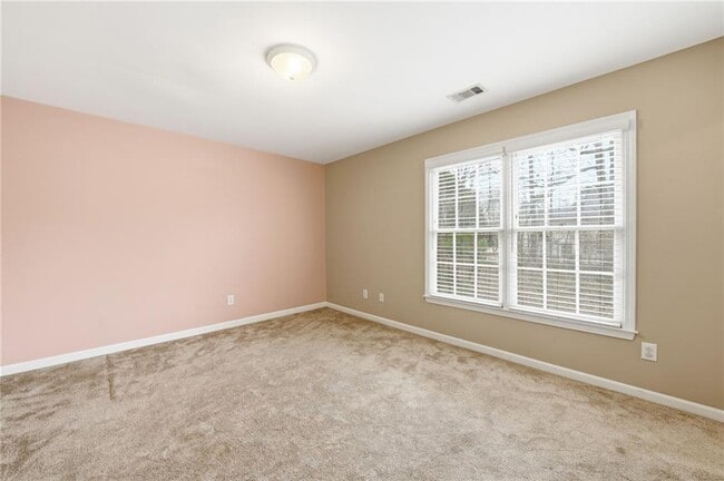 Building Photo - 310 Stoneleigh Dr SW