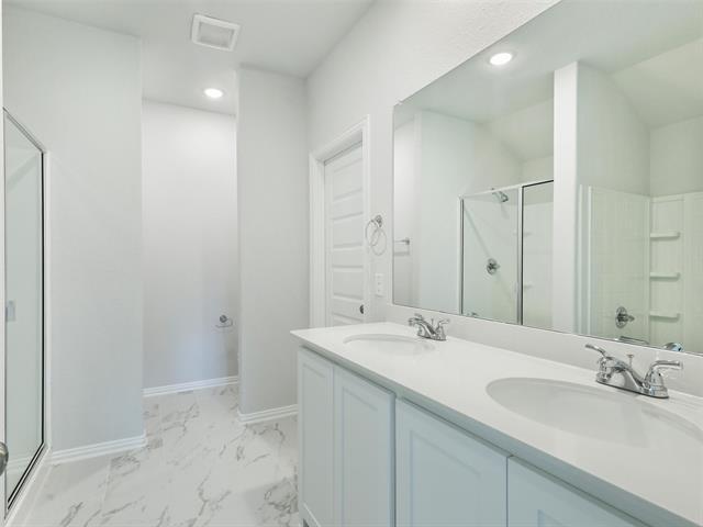 Building Photo - 1805 St James Pl Ln