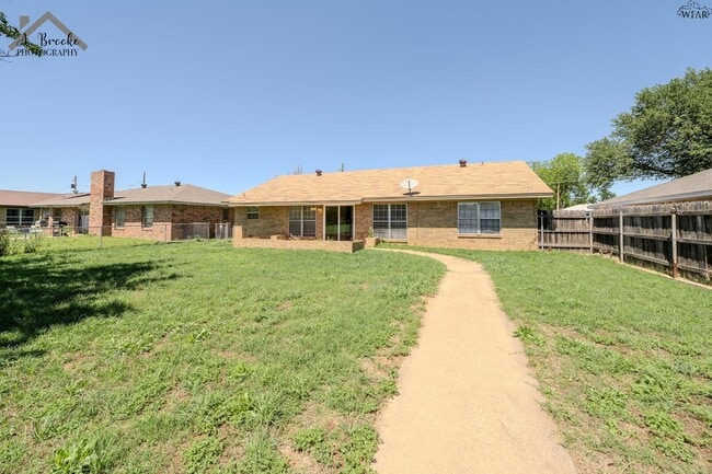 Building Photo - 1118 Crescent Ln