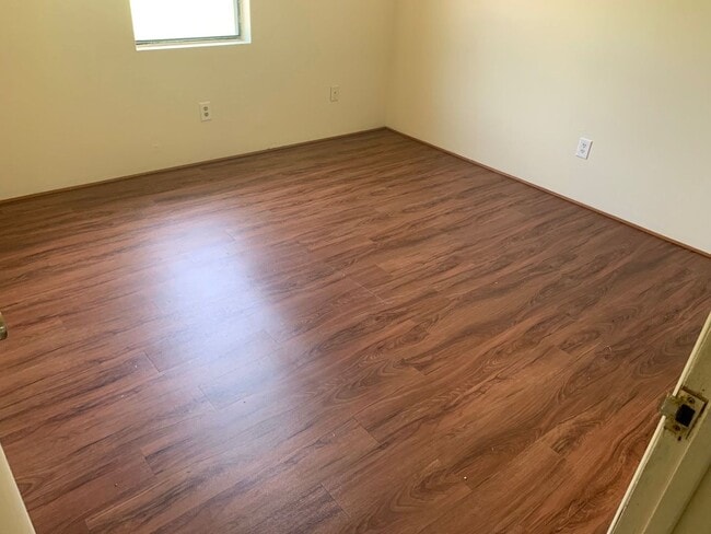 Building Photo - Quaint home located in City Limits