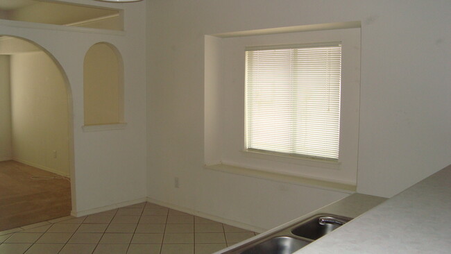 Building Photo - West El Paso 4 bed refrig A/C Home