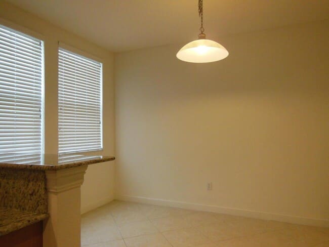 Building Photo - 820 Millbrae Ct