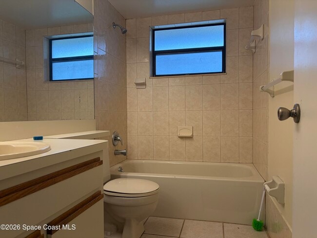 Building Photo - 834 Croton Rd
