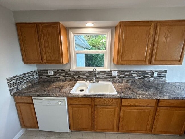 Building Photo - 1740 Glen Creek Rd NW