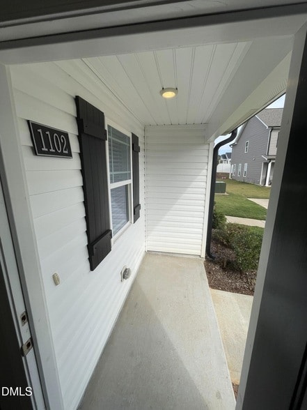 Building Photo - 1102 Peony Ln