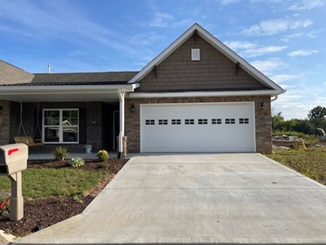 Building Photo - Live Easy in Style – One-Level Condo with ...