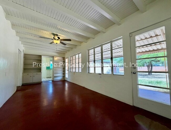 Building Photo - 3210 E Linden St