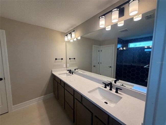 Building Photo - 455 Winter Grv Blvd