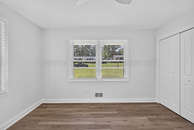 Building Photo - 3007 Stratford Dr