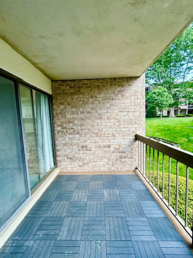 Building Photo - Welcome to your hidden Oasis!